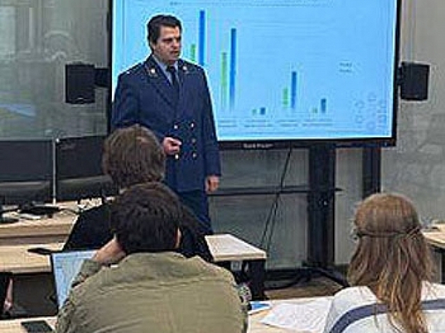 17 октября первый заместитель межрайонного природоохранного прокурора  Москвы Игорь Радченко  провел лекцию для студентов 2-го курса магистратуры кафедры на тему: «Природоохранное законодательство и выявляемые правонарушения на территории г. Москвы»