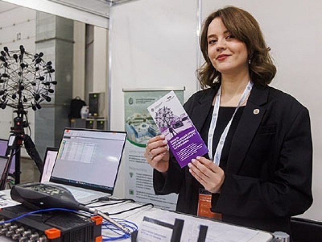 21-23 октября 2025 в ЦВК «Экспоцентр» прошла международная выставка Testing & Control, посвященная контрольно-измерительным приборам и технической диагностике, на которой  работали сотрудник кафедры Лаухин Даниил, студент Малыхин Федор, аспирант Стаценко 