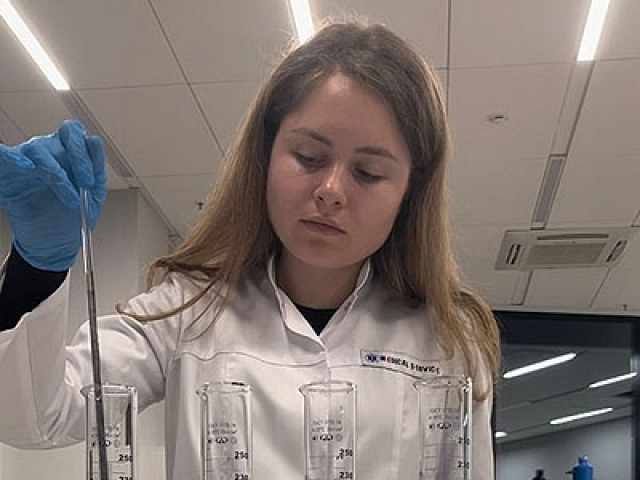 Студентка кафедры Анна Карунская одержала победу на конкурсе научно-исследовательских работ, который проходил 14 ноября 2025 года в рамках 29-й Международной специализированной выставки и Форума «Безопасность и охрана труда»