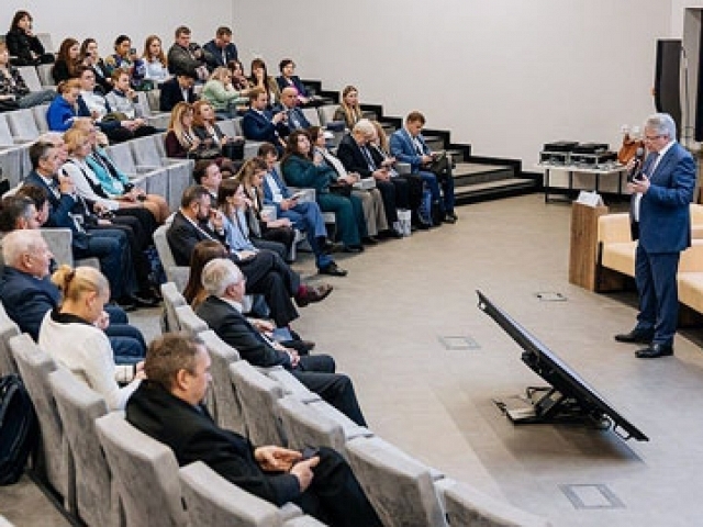 4 декабря 2025 в зале Инженер в Конгресс-центре МГТУ им. Н.Э.Баумана состоялась открытая лекция председателя Российского экологического общества, Исмаилова Рашида Айдыновича